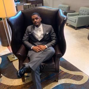 Meet your Posher, Deonte